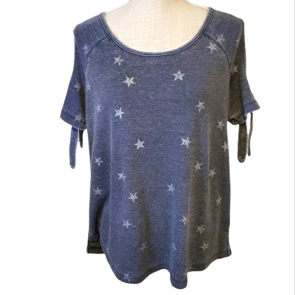 Jane and Delancey Blue Star Print Short Sleeve Top